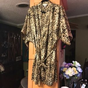Morgan Taylor night robe